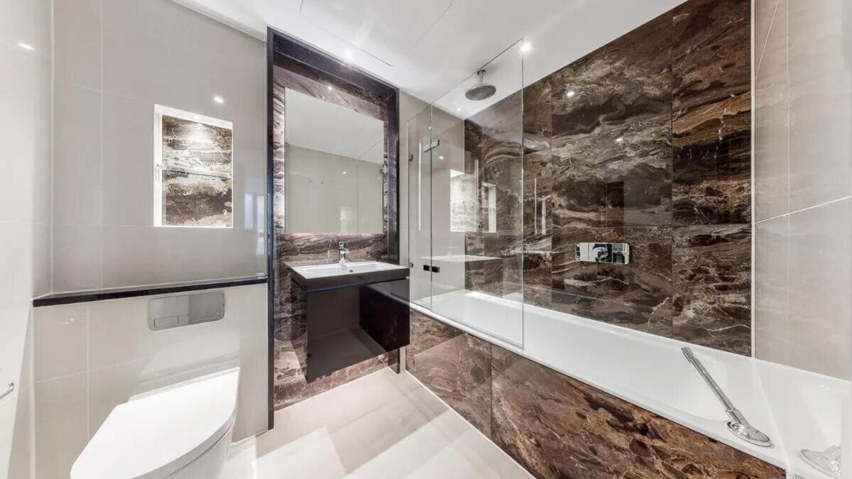 Luxury 2 Bed With Balcony In Westmark Tower