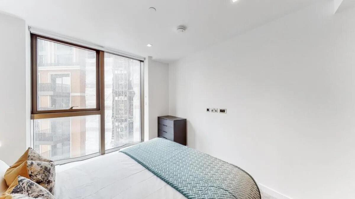 Luxury 2 Bed With Balcony In Westmark Tower Apartament