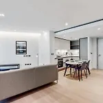 Luxury 2 Bed With Balcony In Westmark Tower