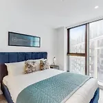 Luxury 2 Bed With Balcony In Westmark Tower