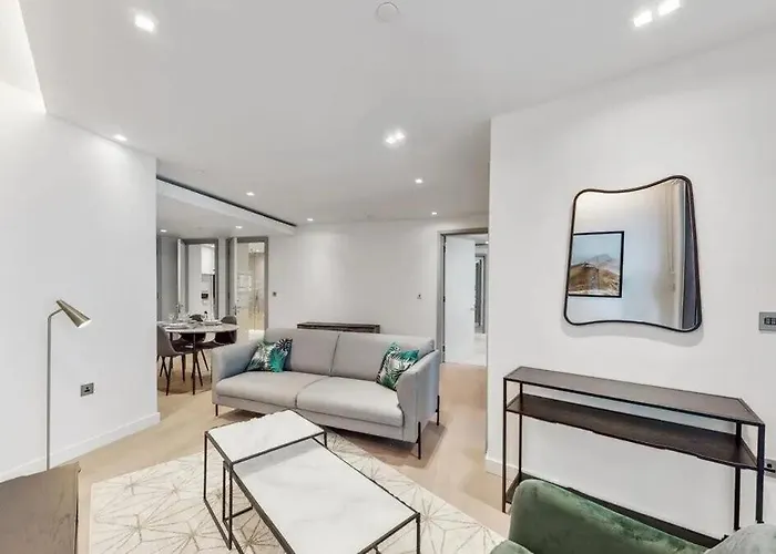 Luxury 2 Bed With Balcony In Westmark Tower