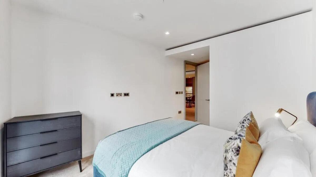 Luxury 2 Bed With Balcony In Westmark Tower Londra